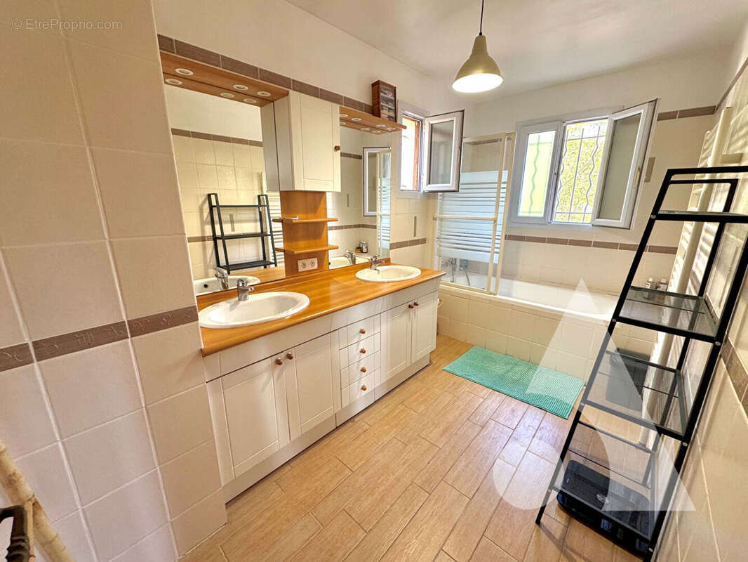 Maison à VILLECROZE