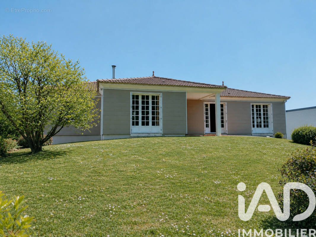 Photo 1 - Maison à SAINT-ETIENNE-DU-BOIS