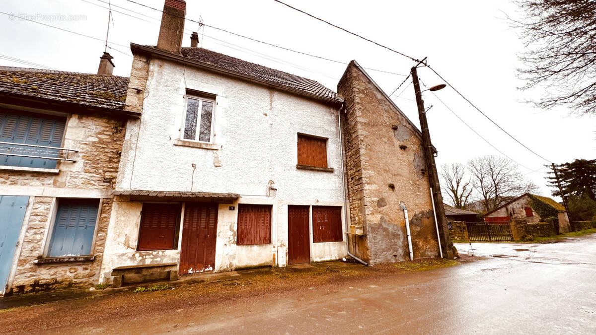 Maison à DORNECY