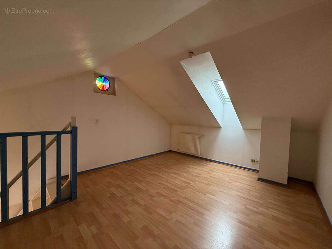 FIGEAC - Appartement T4  de 112 m² avec Jardin en Bord de Célé, Garage et Cave - photo 8