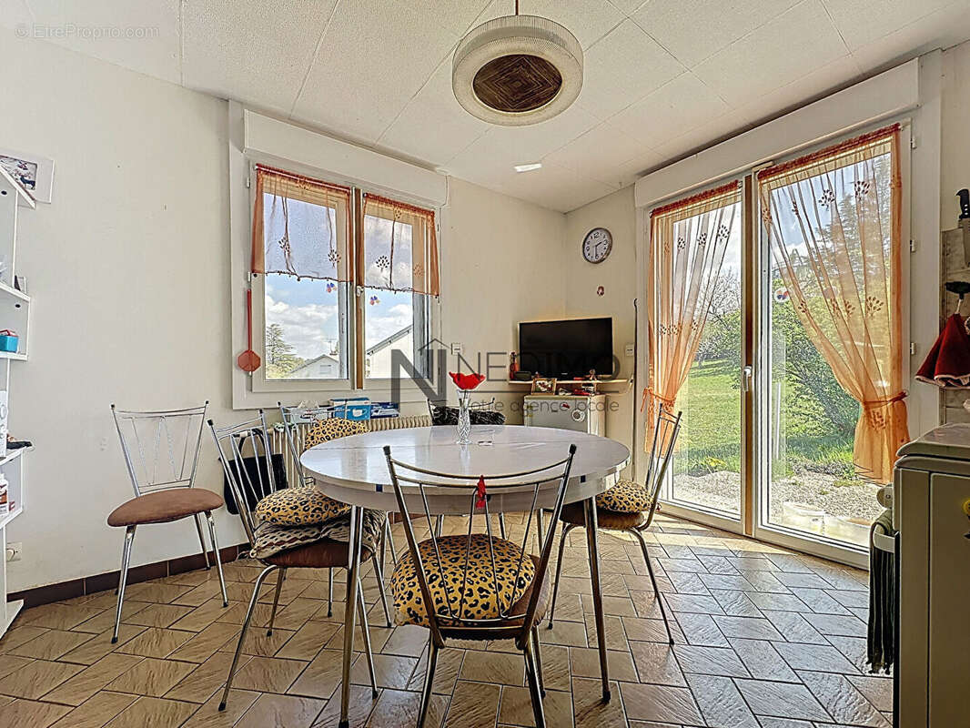 Maison à NEUFCHATEAU