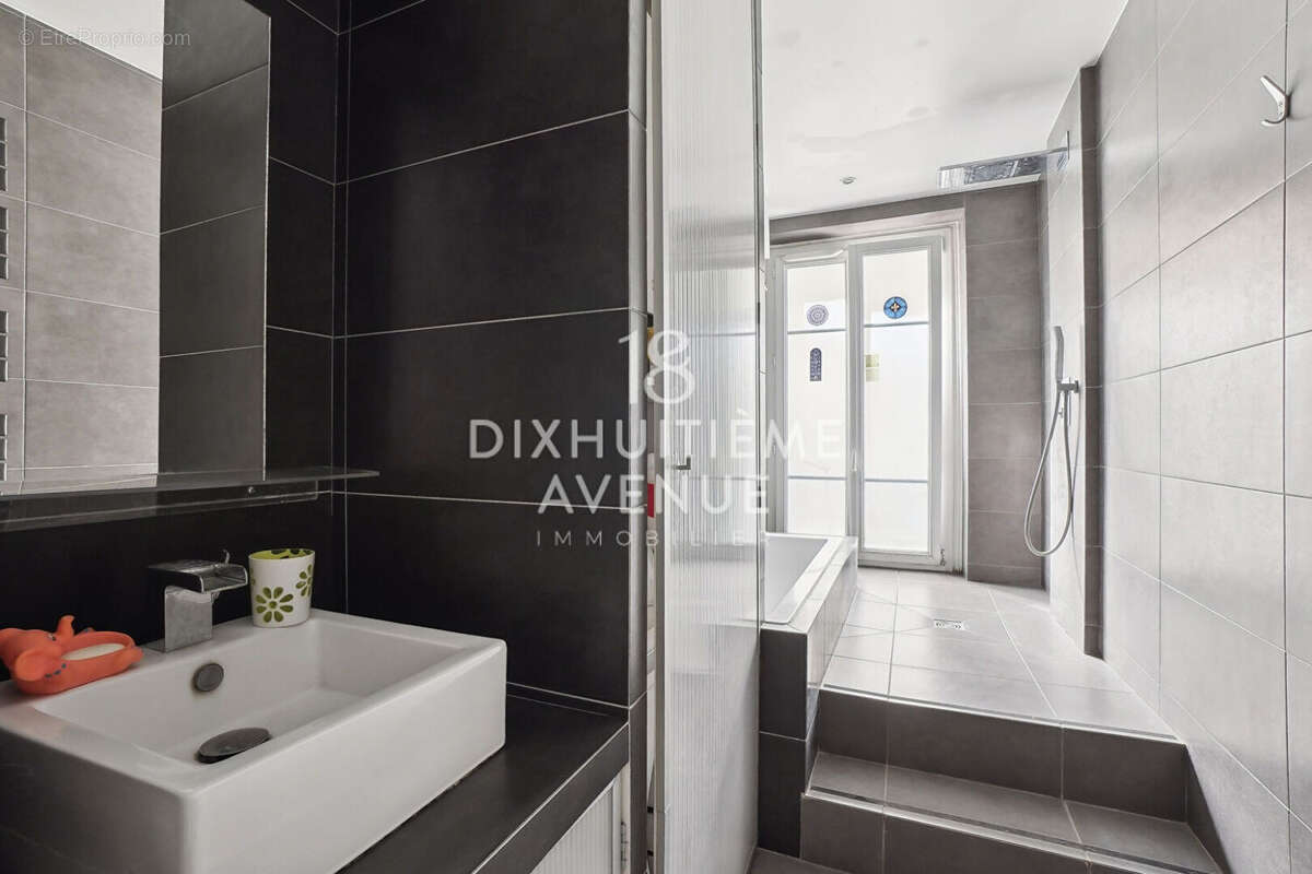 Appartement à PARIS-18E