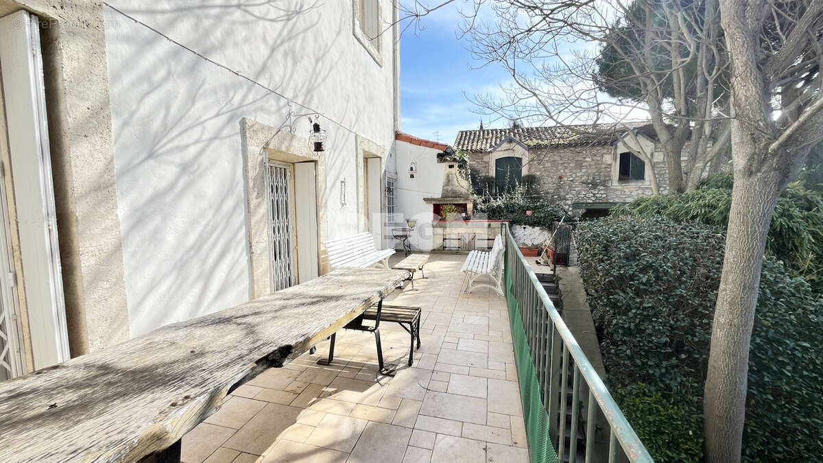 Maison à MONTBAZIN