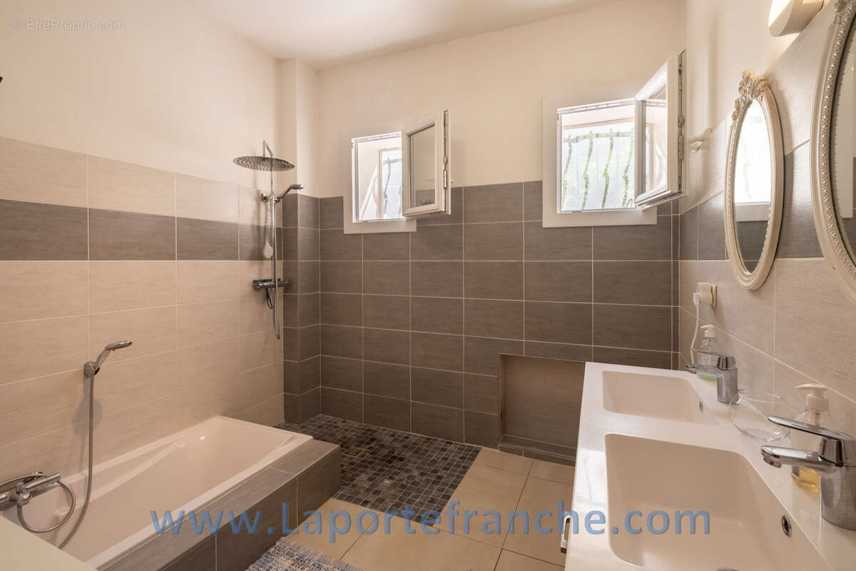 Saint-Paul de Vence Haut de Villa 140 m2, 4 pièces avec Terrasses et Jardin - photo 14