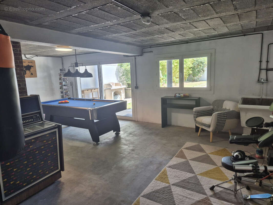 Maison de bourg de 105 m2 habitables offrant de beaux volumes et un fort potentiel, avec jardin ! - photo 11
