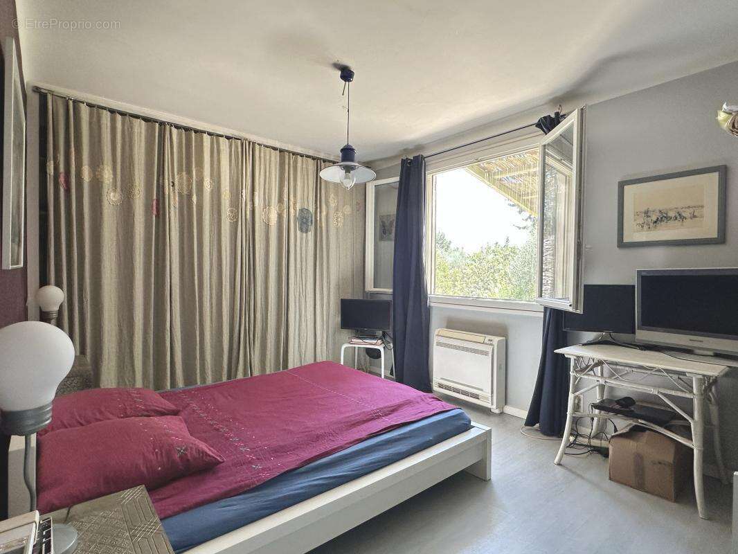 Maison à MONTAREN-ET-SAINT-MEDIERS