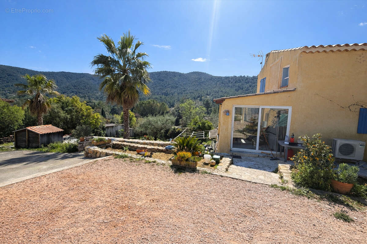 Maison à SOLLIES-TOUCAS