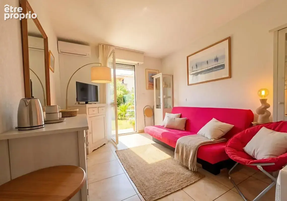 Appartement rez-de-jardin meublé à vendre à la frontière du piétonnier de sanary-sur-mer - photo 3