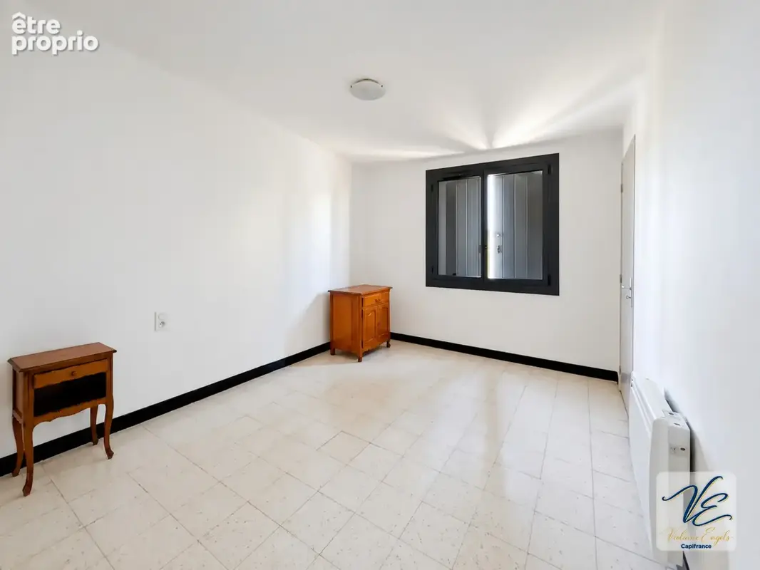 Maison rénovée à Siran – 3 chambres, terrasse, cour et grand garage de 60 m² - photo 12