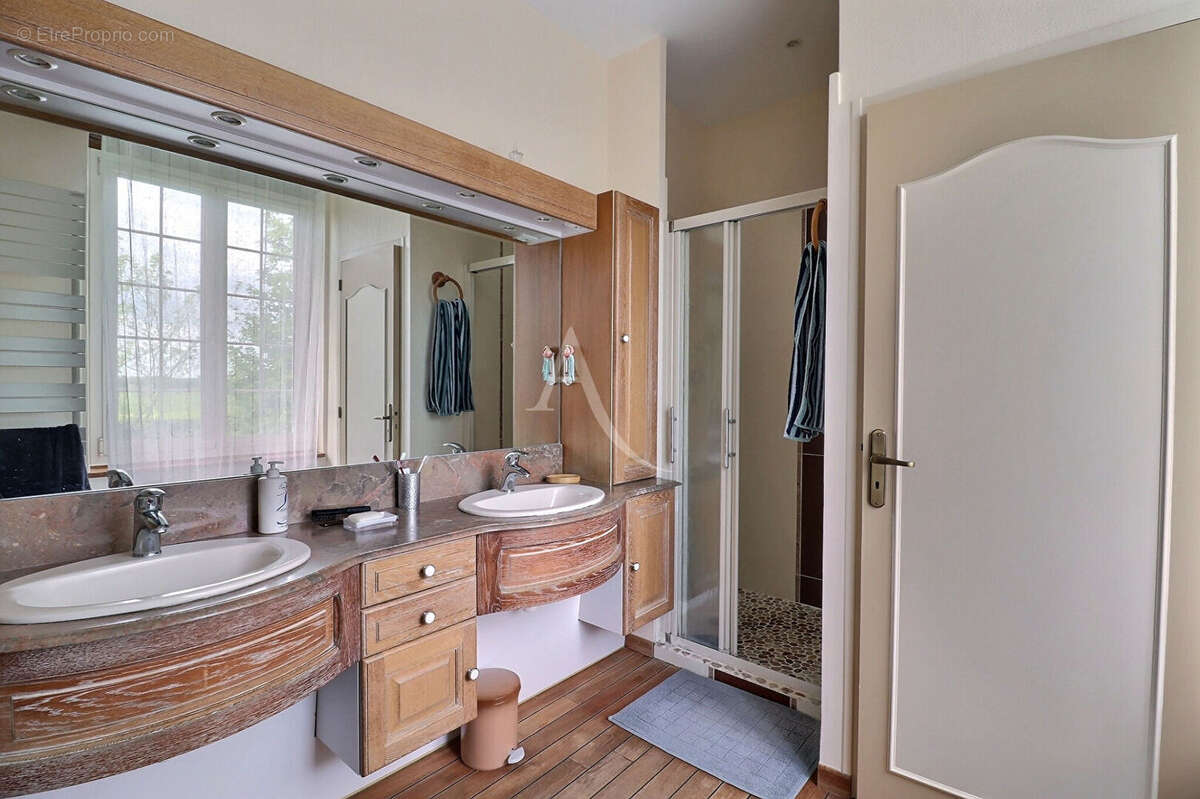 Maison à CRIQUEBEUF-LA-CAMPAGNE