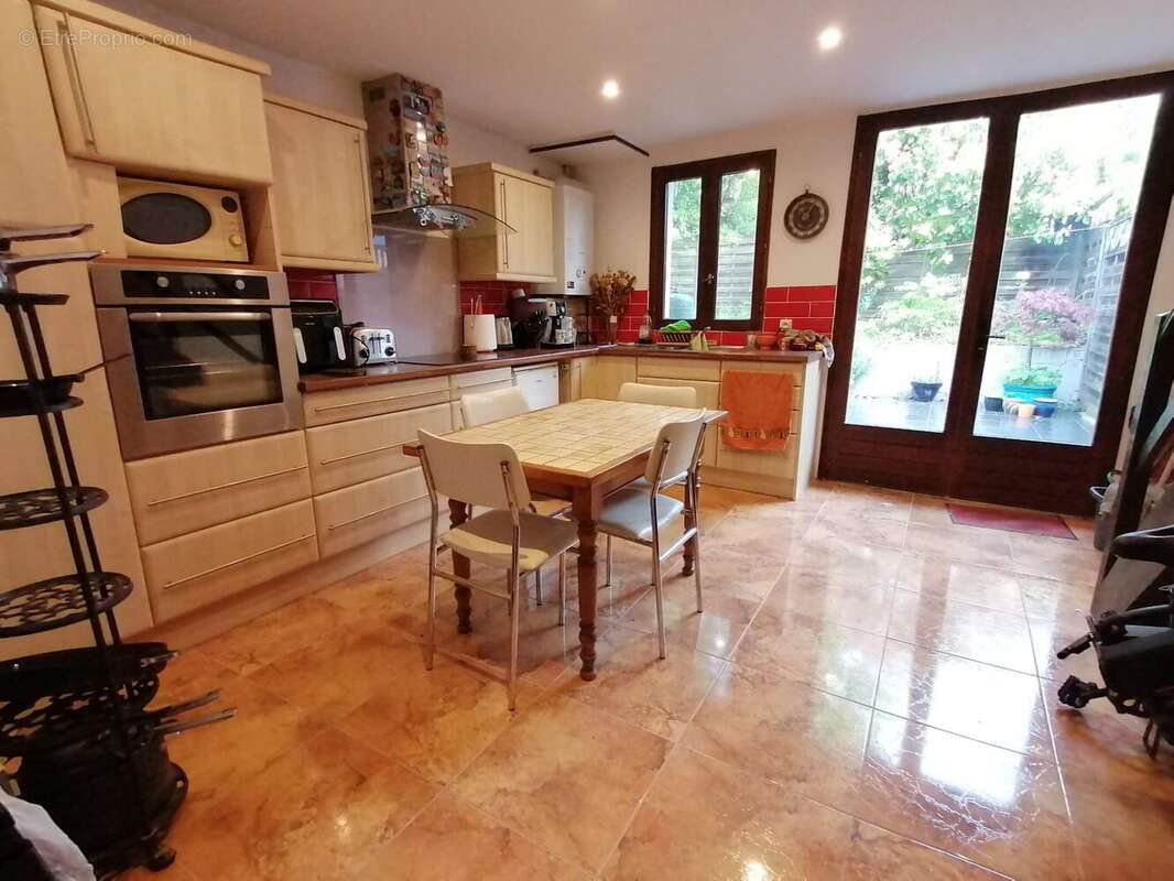 Maison à AZERABLES