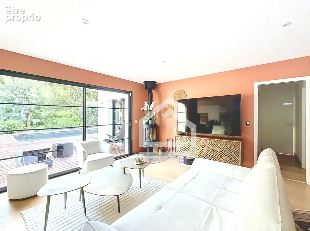 Maison contemporaine de 198 m2, 5 chambres, piscine et double garage - photo 7