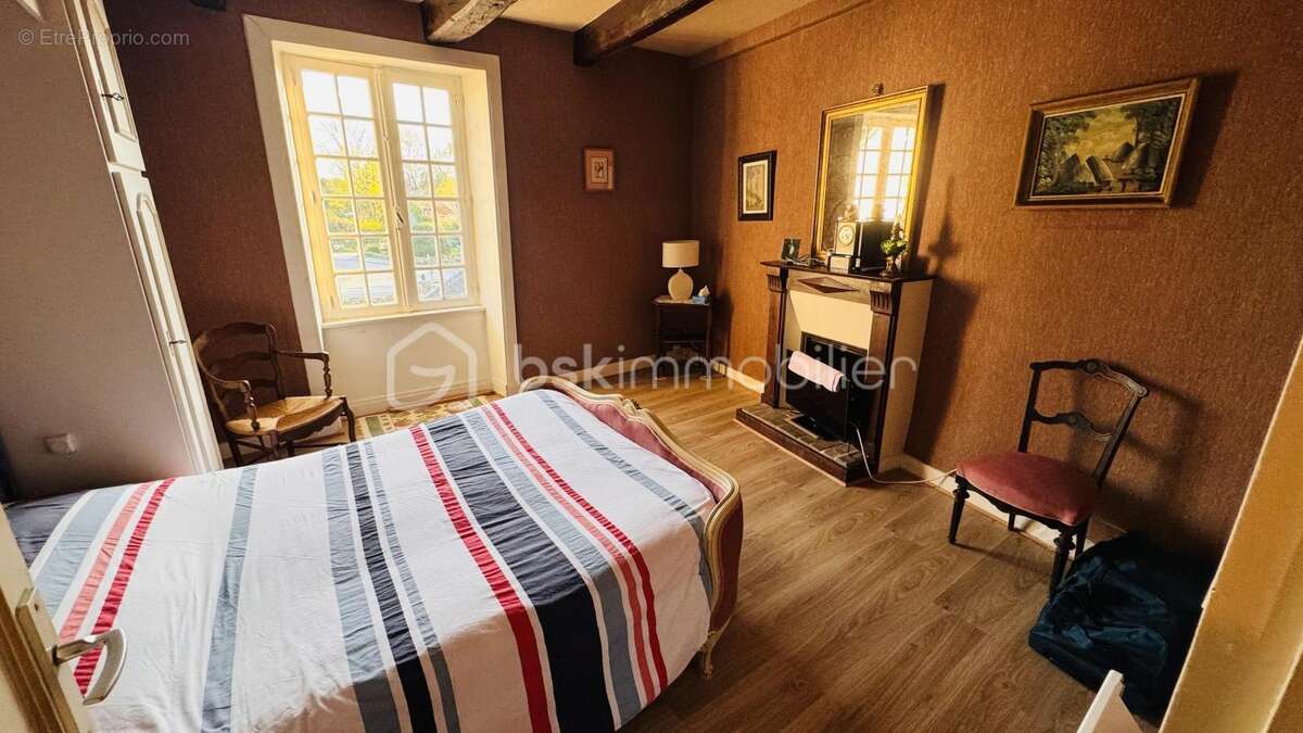 Maison à LANGROLAY-SUR-RANCE