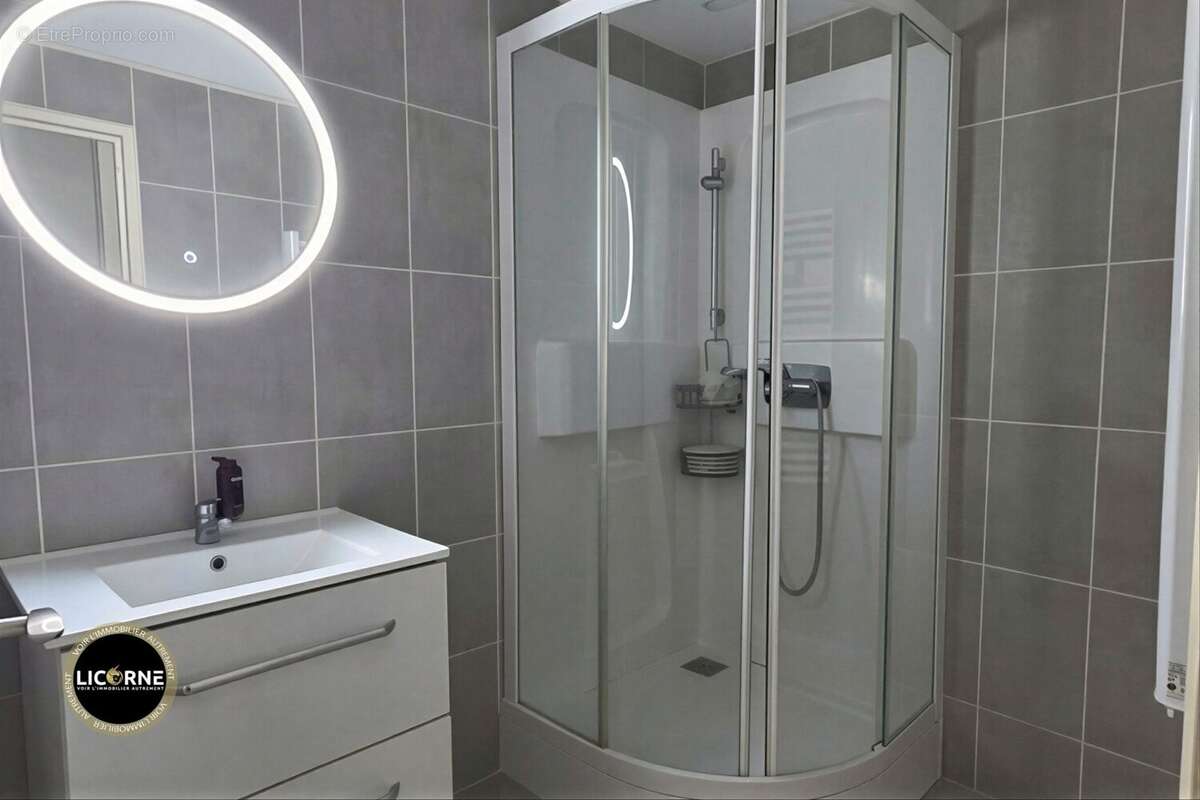 Salle d'eau - Appartement à MARSEILLE-13E