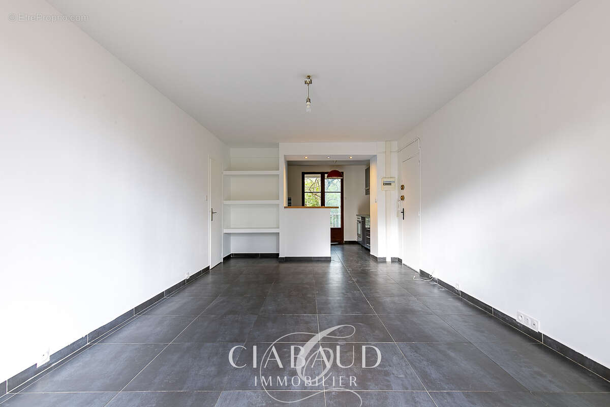 Appartement T2 52,45m2 traversant avec loggia et cave - photo 5
