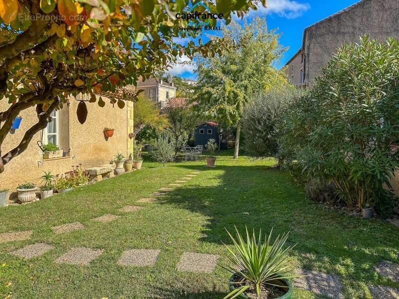 Maison à PUY-L&#039;EVEQUE