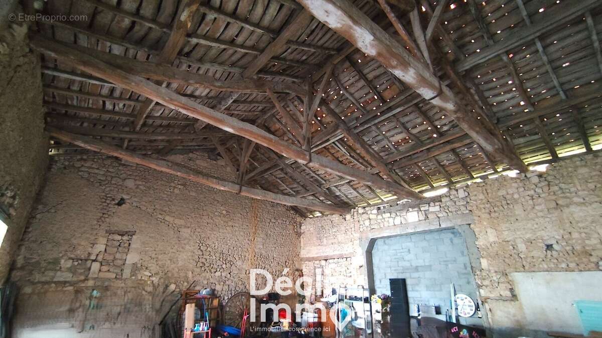 Maison à ROULLET-SAINT-ESTEPHE