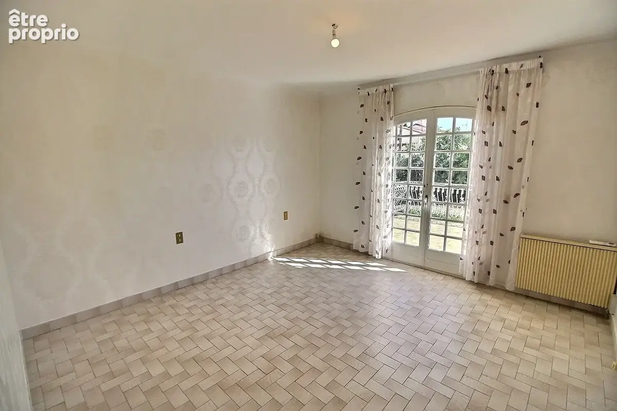 Villa d'architecte des années 75 développant 135 m² sur terrain de 1500 m² - photo 9