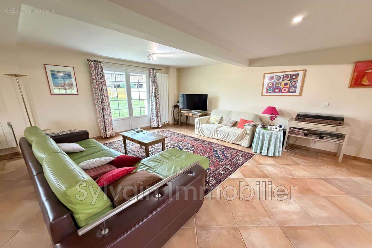 Maison à CREVECOEUR-LE-GRAND