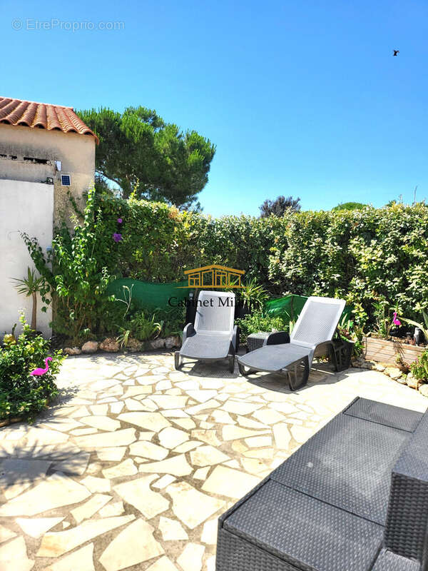 Maison à VIC-LA-GARDIOLE