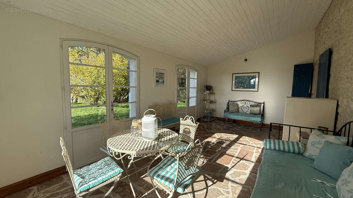 Maison à MORTAGNE-SUR-GIRONDE