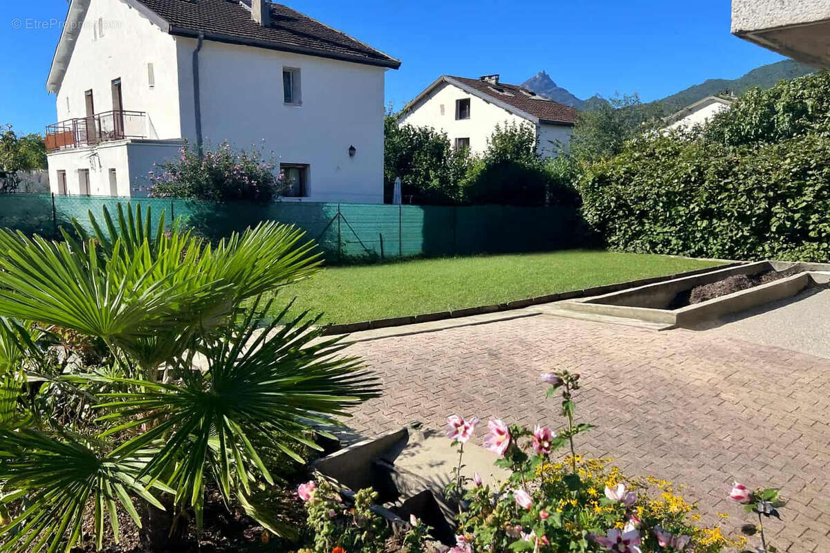 Appartement à BRISON-SAINT-INNOCENT