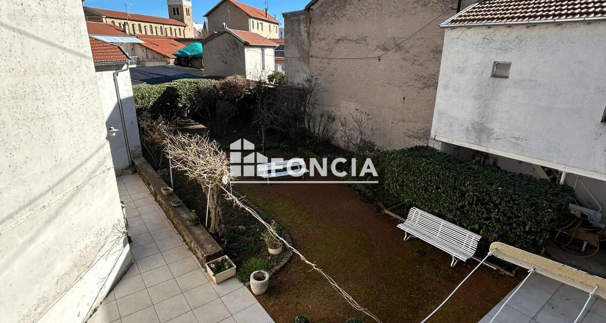 Appartement à LE COTEAU