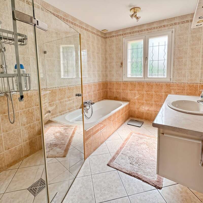 Maison à BRY-SUR-MARNE