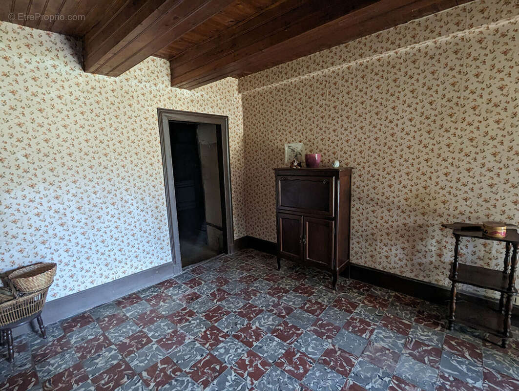 Maison à SAINT-NAZAIRE-DE-VALENTANE