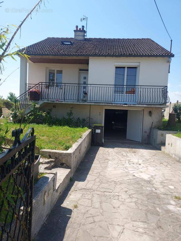 Maison à CLOS-FONTAINE