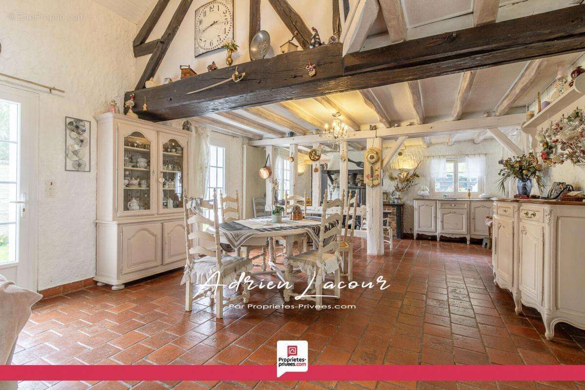 Maison à LASSAY-SUR-CROISNE