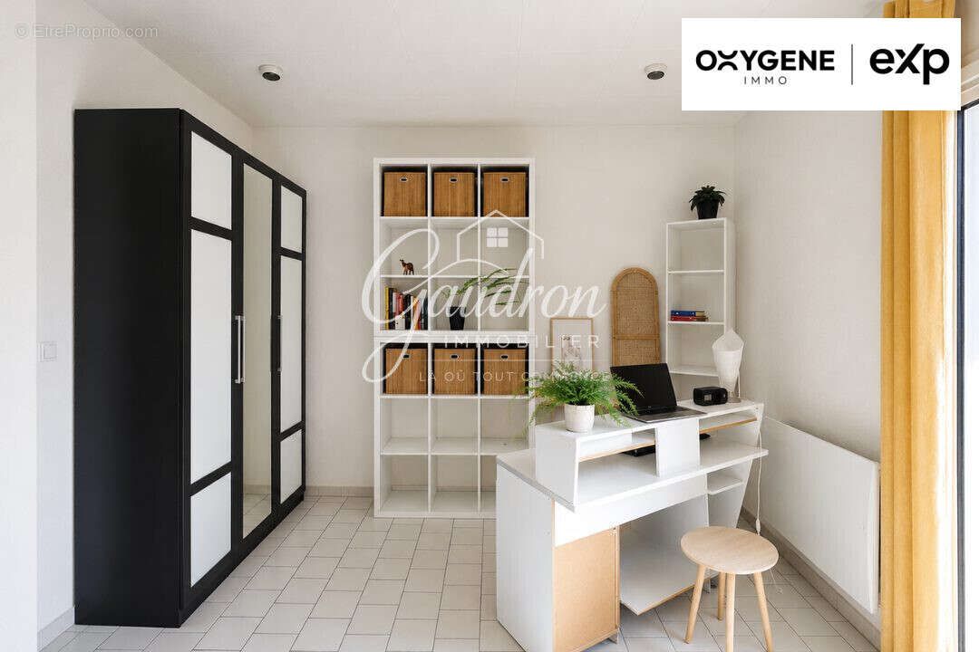 Chambre utilisée actuellement en bureau - Appartement à PERPIGNAN