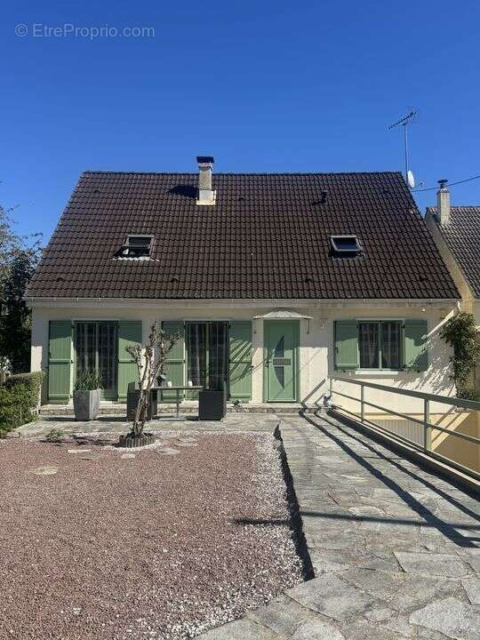 maison familiale;maison 4 chambres; maison avec jardin; maison - Maison à MORIGNY-CHAMPIGNY