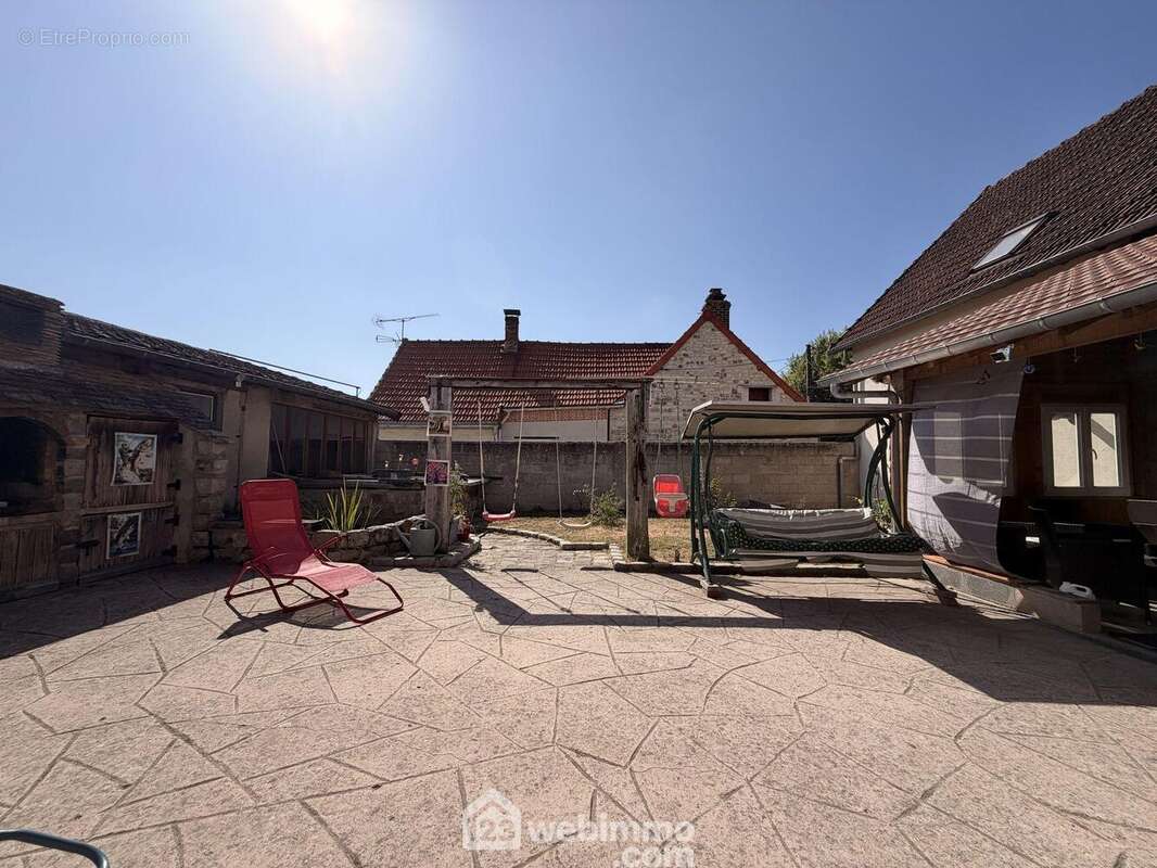 Erigée sur une cour close et sans vis-à-vis de 126 m²