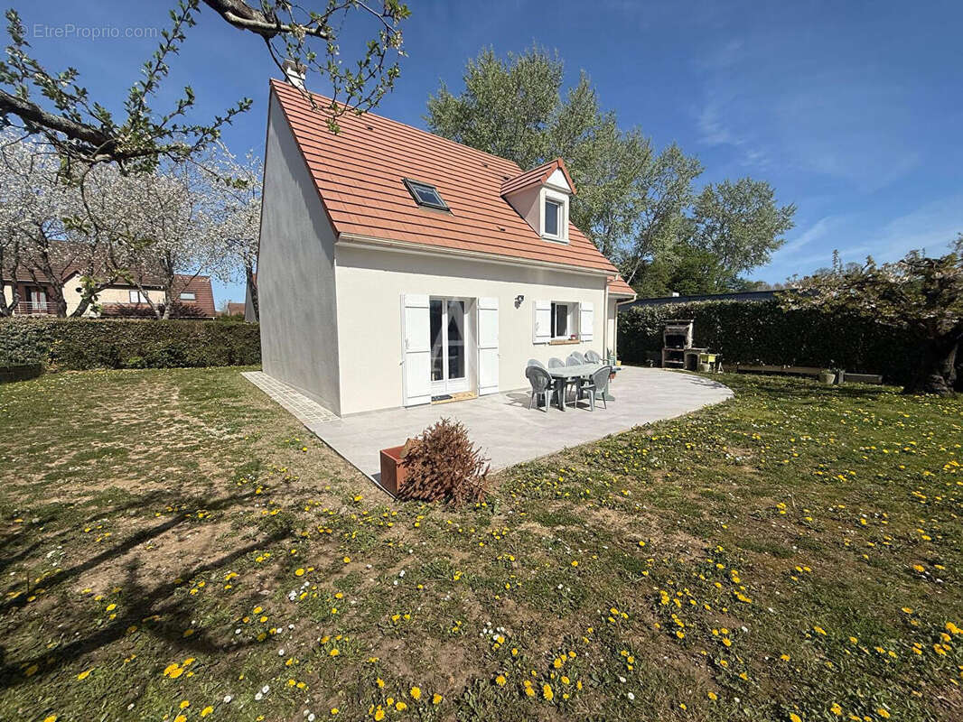 Maison à SAINT-THIBAULT-DES-VIGNES
