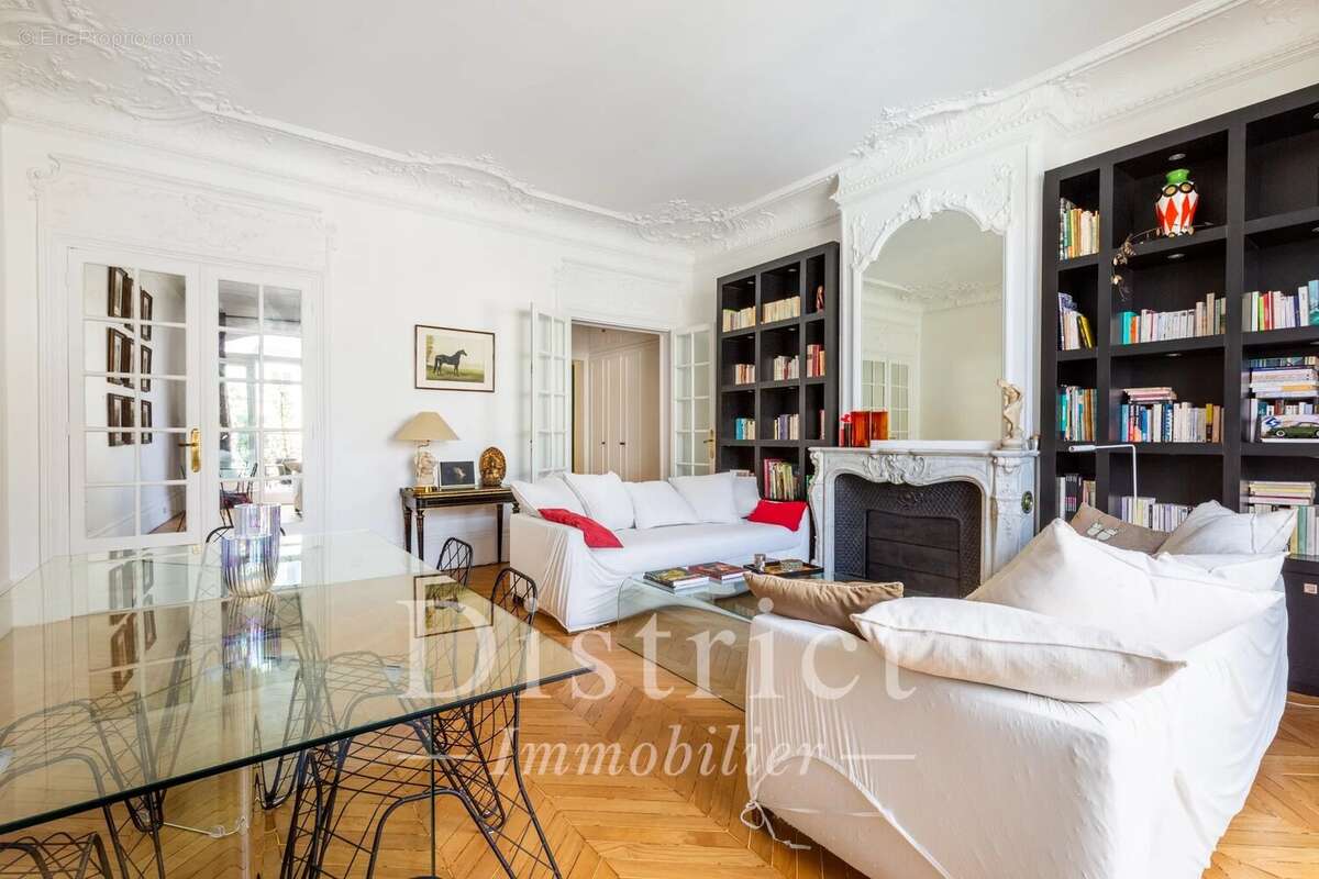 Appartement à PARIS-17E