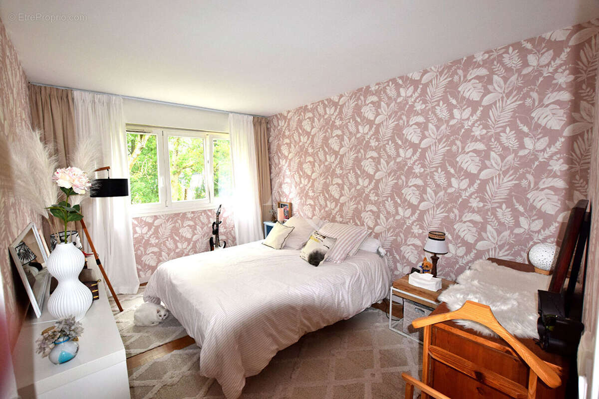 Appartement à BURES-SUR-YVETTE