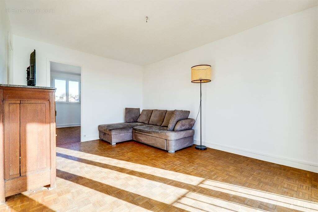 Appartement à L&#039;HAY-LES-ROSES