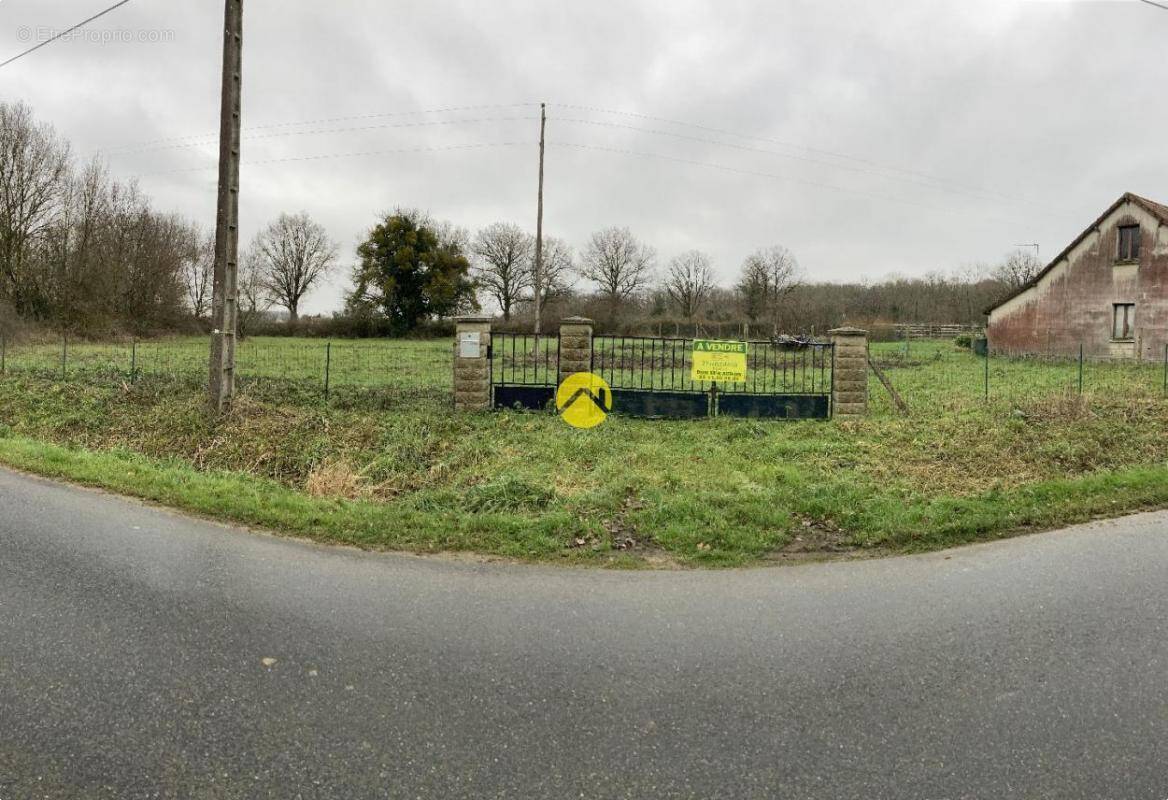 Terrain à CHALIVOY-MILON