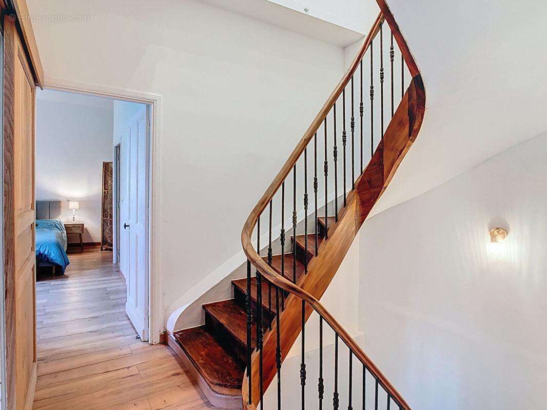 Maison à BEYNAC-ET-CAZENAC