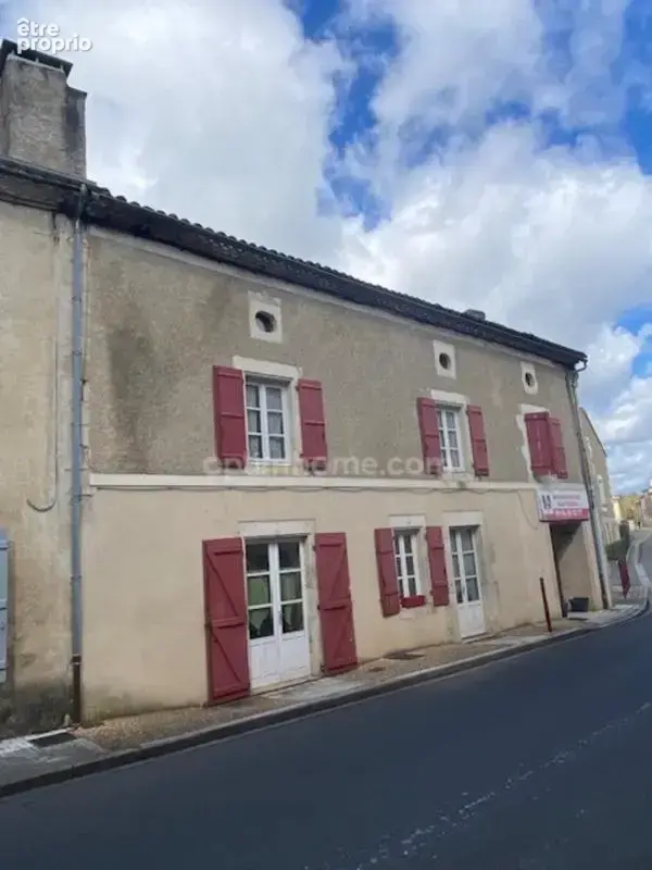 Au cœur du village de Marthon, Bâtiment en pierres, ancien commerce, bar pizza,  avec logement au dessus - photo 2