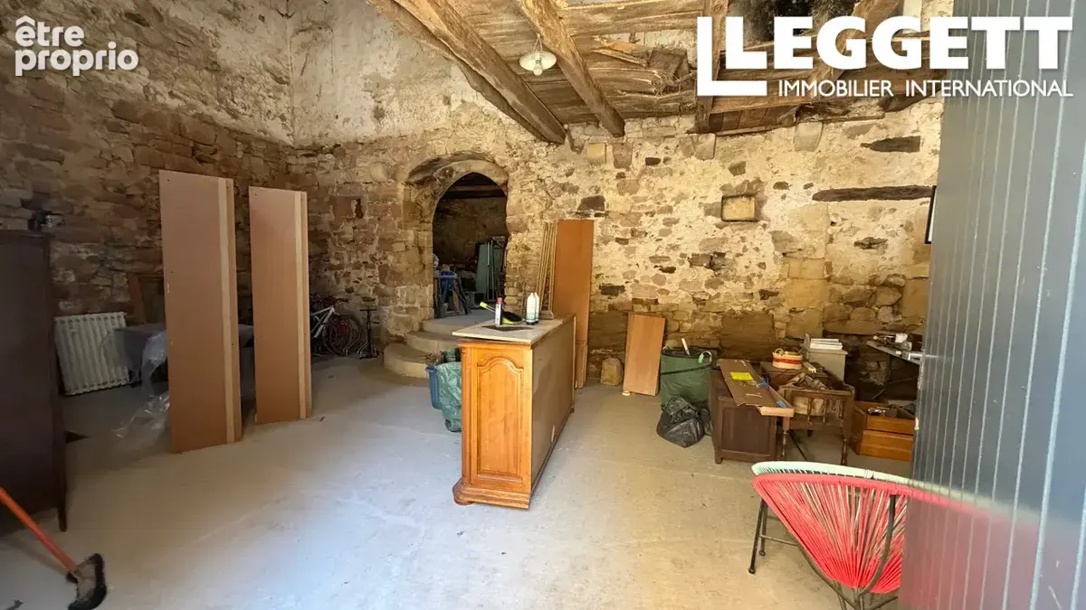 Très belle Grange – extérieur rénové, toiture récente, tout-à-l’égout et électricité. Située cœur d’un village - photo 5