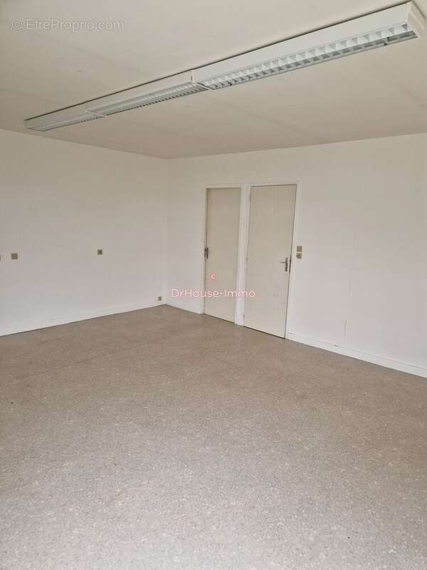Commerce 91 m² à Poitiers  - photo 70