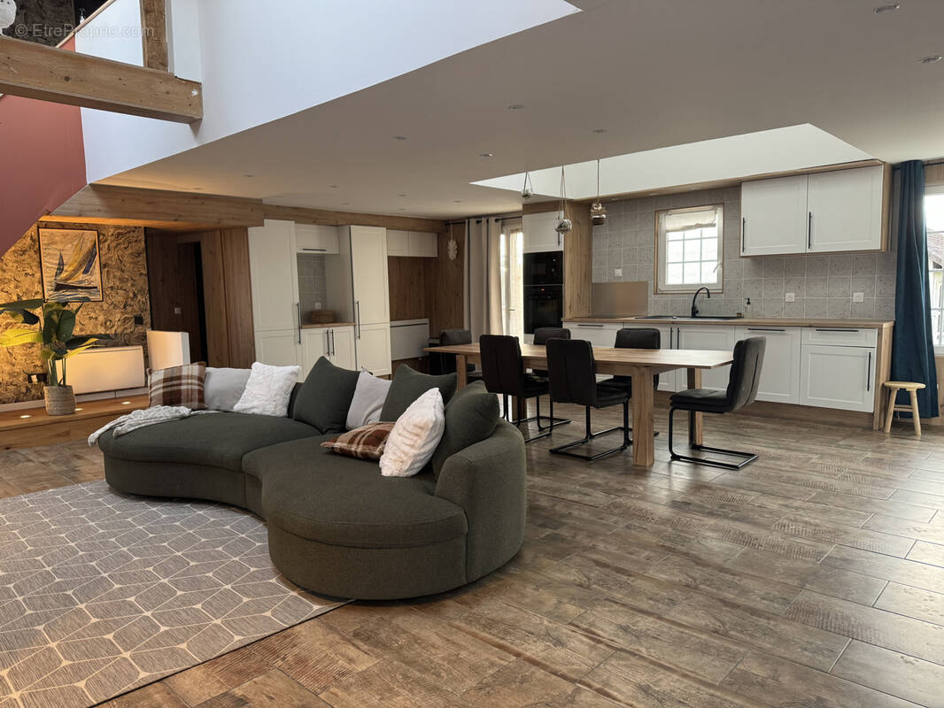 Maison à SAINT-COSME-EN-VAIRAIS