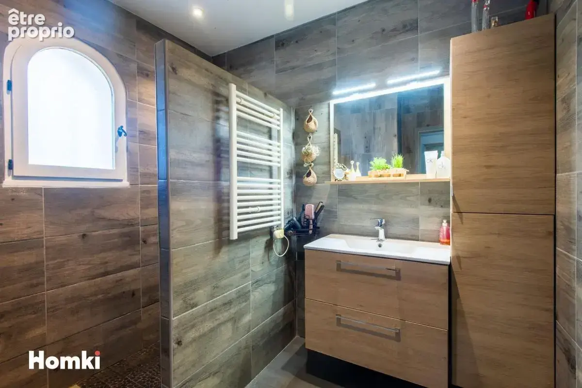 MARIGNANE – Maison familiale authentique 8 pièces 200m² avec piscine - photo 18