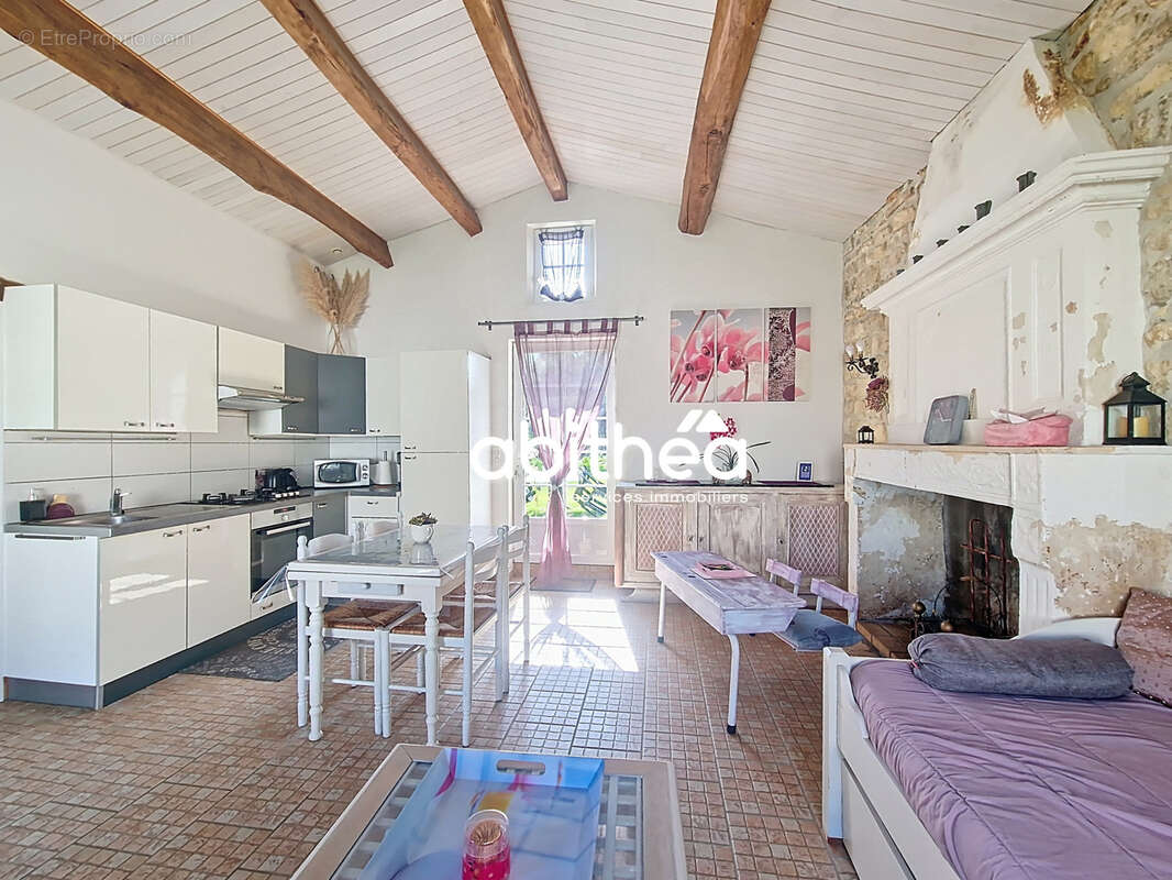 Maison à SAINT-GENIS-DE-SAINTONGE