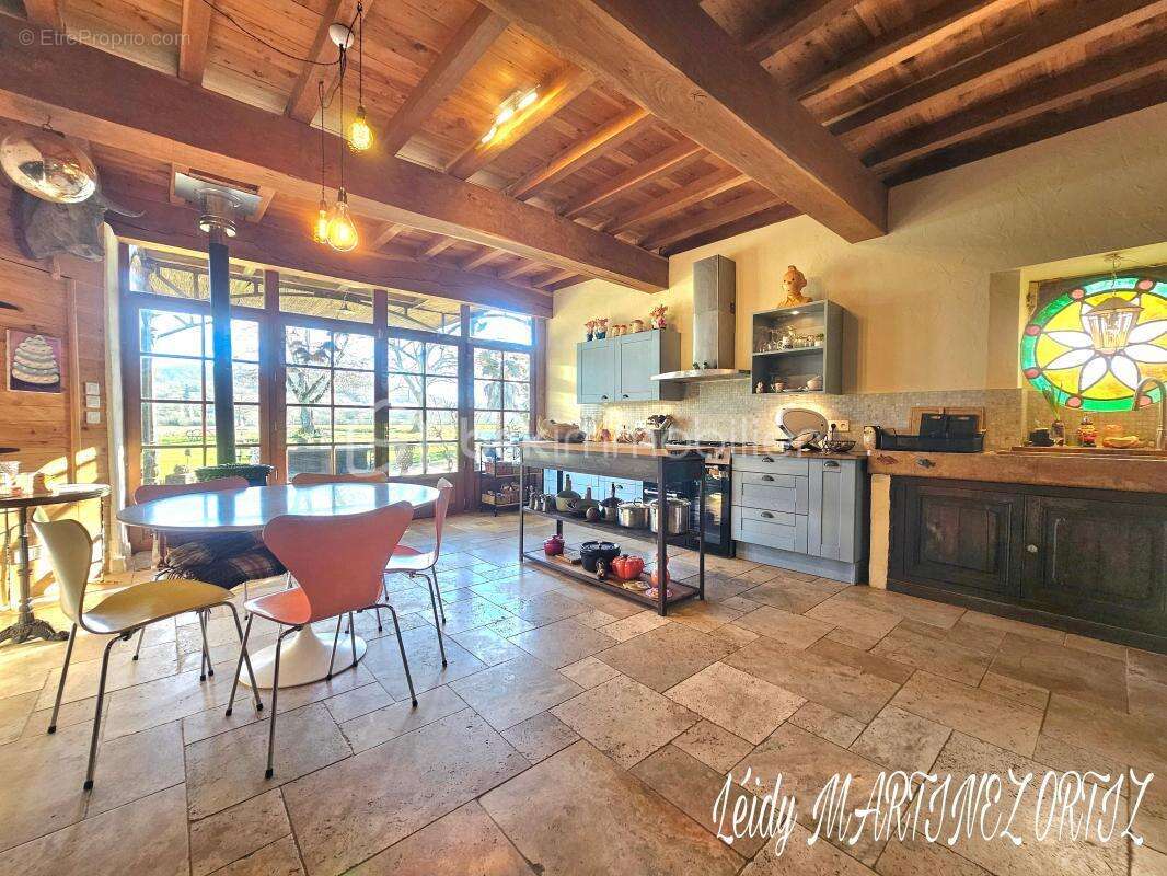 Maison à VIC-FEZENSAC