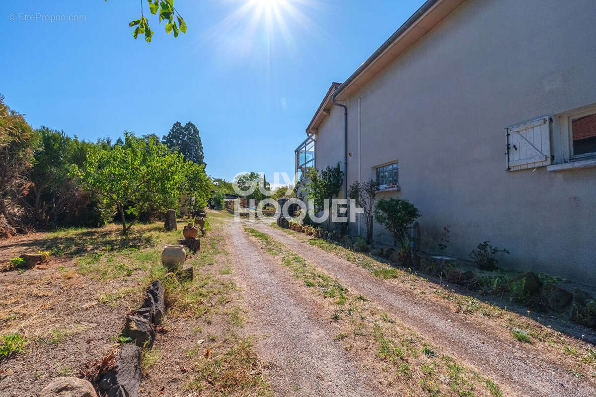 Maison mitoyenne Lezoux 145 m² - photo 3