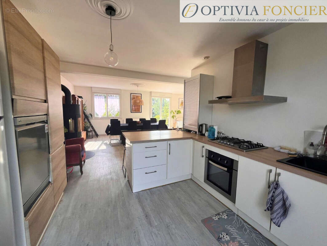 Propriété T7 1421 m2 avec sous-sol complet (100 m2) et 4 200 m2 de terrain - photo 3
