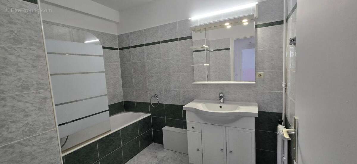   - Appartement à ANTIBES